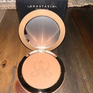 Anastasia Beverly Hills Smooth Blur Bronzer